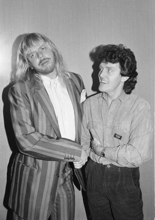 Framed Print : Rick Wakeman (left seen here with Alvin Stardust at the Royal Albert Hall