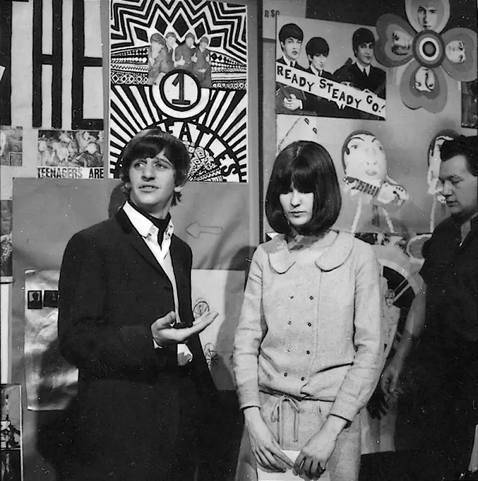 Framed Print : Ringo Starr, hostess Cathy McGowan and director Robert Fleming on the set of TV show Framed Print : Ringo Starr, hostess Cathy McGowan and director Robert Fleming on the set of TV show
