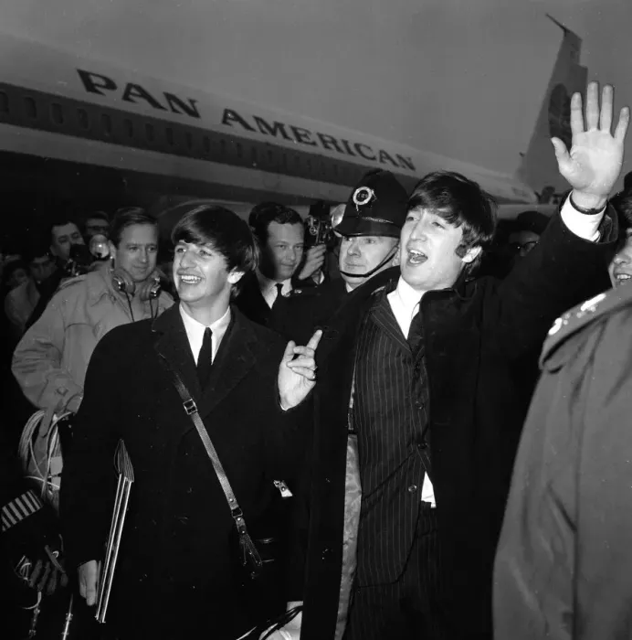 Framed Print : Ringo Starr and John Lennon of The Beatles arriving in the UK before The Daily Mirror