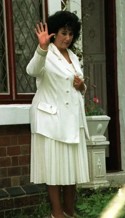 Framed Print : Rita Rogers psychic at home in Lower Pilsley August 1997 Earlier this week Princess