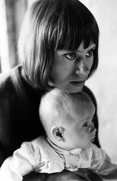 Rita Tushingham Oct 1965 actress at home with baby Dodonna