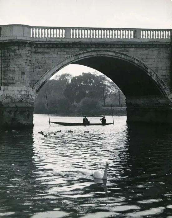 Framed Print : On the river beneath one of the arches of the old Richmond Bridge Surrey Circa