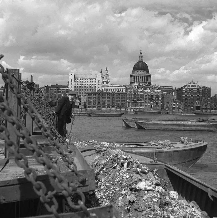 Framed Print : River Thames London April 1947 A Thames barge man gets ready to throw a rope