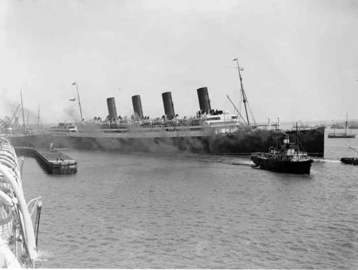  : RMS Aquitania seen here leaving Southampton with a crew of volunteer stewards