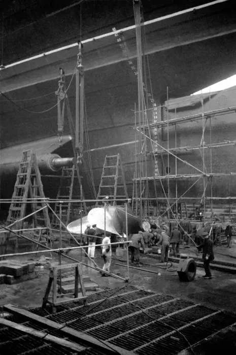 Framed Print : The RMS Queen Mary is in dry dock at Southampton undergoing refitting Framed Print : The RMS Queen Mary is in dry dock at Southampton undergoing refitting