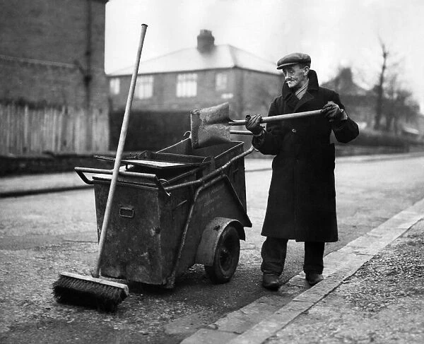 Road Sweeper. January 1952 P012318