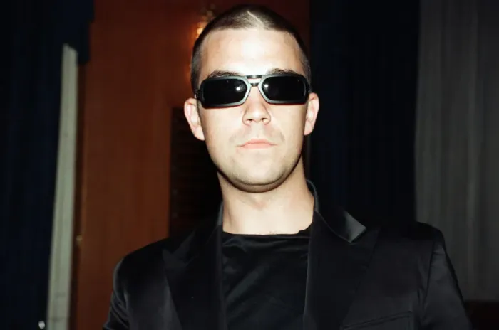 Framed Print : Robbie Williams attending the Elite Model Look of the Year competition, Connaught Rooms Framed Print : Robbie Williams attending the Elite Model Look of the Year competition, Connaught Rooms