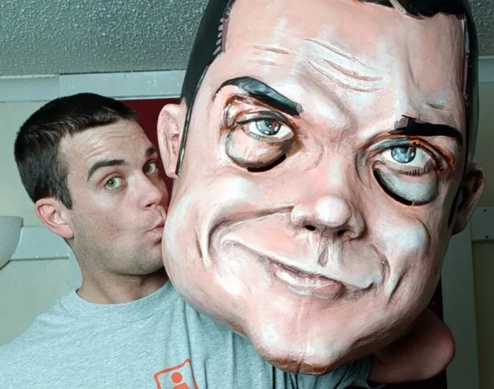 Framed Print : Robbie Williams February 1999 Kissing Massive head caricature Big fibreglass head Framed Print : Robbie Williams February 1999 Kissing Massive head caricature Big fibreglass head