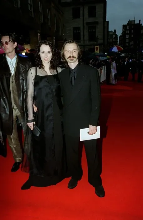 Framed Print : Robert Carlyle Actor April 98 Arriving for the BAFT Aawards 1998 with his wife Framed Print : Robert Carlyle Actor April 98 Arriving for the BAFT Aawards 1998 with his wife