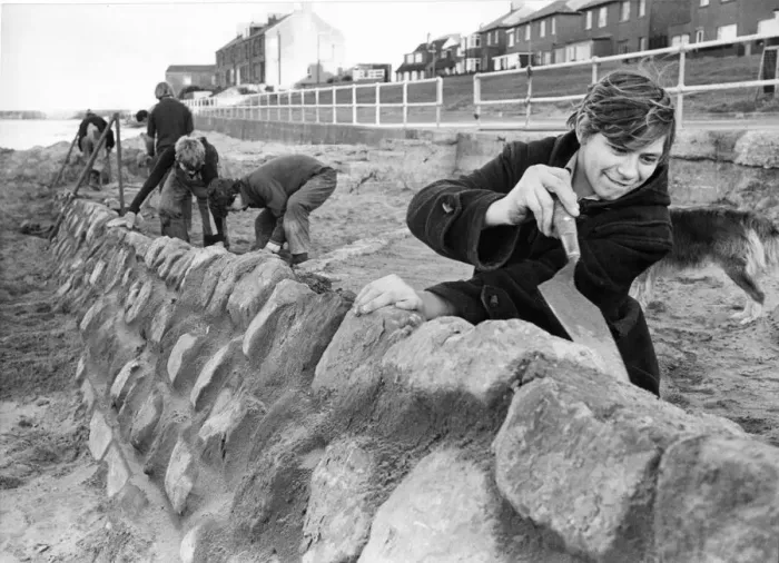 Framed Print : Robert Goward, aged 19, of Hadston, Northumberland, at work on the Amble beach wall in Framed Print : Robert Goward, aged 19, of Hadston, Northumberland, at work on the Amble beach wall in