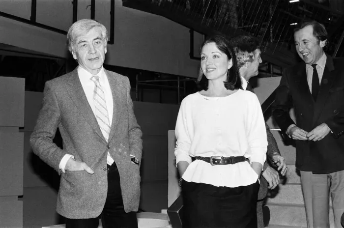 Framed Print : Robert Kee, Anna Ford, Michael Parkinson and David Frost at the TV-am studios