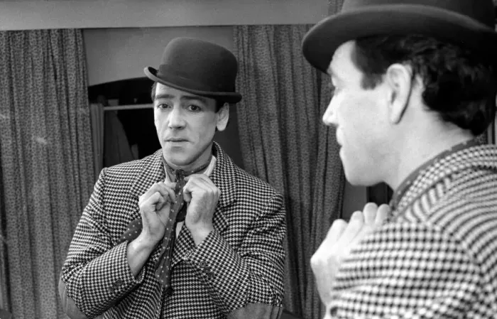 Framed Print : Robert Lindsay actor who is starring as Bill Snibson in the stage musical Me Framed Print : Robert Lindsay actor who is starring as Bill Snibson in the stage musical Me