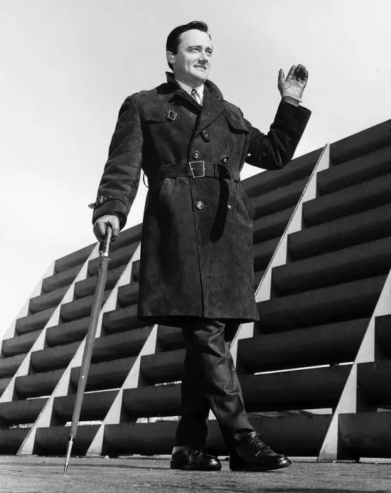 Framed Print : Robert Vaughn actor leaning on a walking cane, waving Framed Print : Robert Vaughn actor leaning on a walking cane, waving