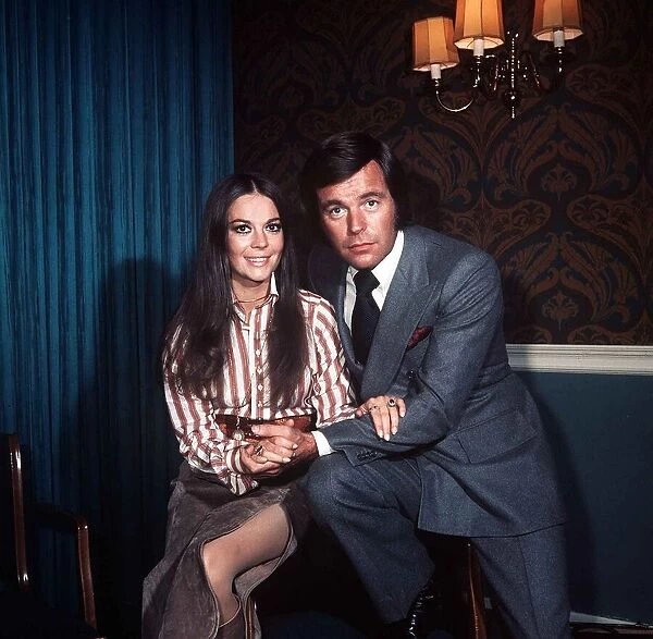 Robert Wagner with his wife Natalie Wood in Scotland June #21506756