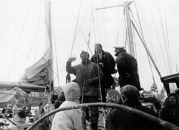 Robin Knox Jonston Has his first long awaited pint in celebration as he comes ashore at