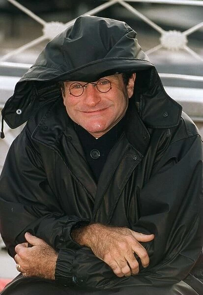 Robin Williams Actor outside the Dorchester Hotel in London