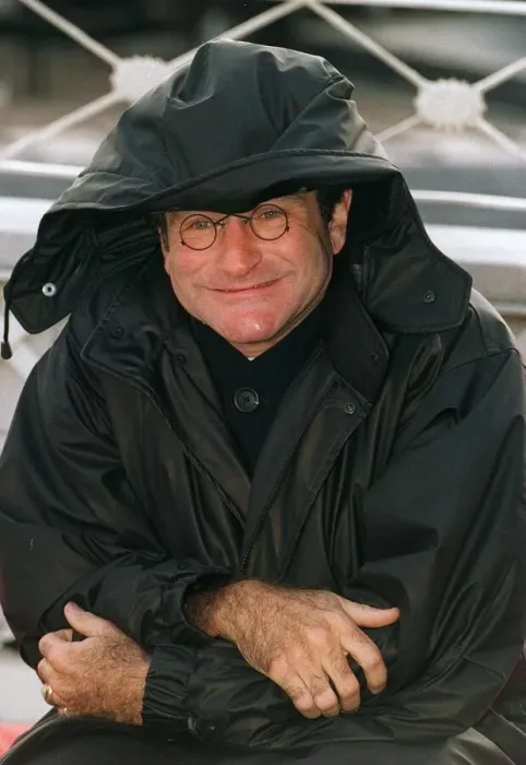 Framed Print : Robin Williams Actor outside the Dorchester Hotel in London Framed Print : Robin Williams Actor outside the Dorchester Hotel in London