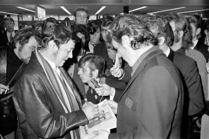 Framed Print : Rock and Roll American pop singer Gene Vincent arrives at Heathrow Airport from Paris Framed Print : Rock and Roll American pop singer Gene Vincent arrives at Heathrow Airport from Paris