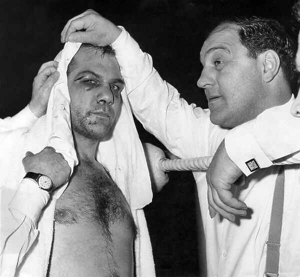 Rocky Marciano inspects the damage to Tony HughesI eye. Circa 1947 P007121