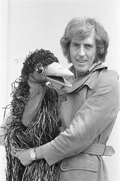Rod Hull and Emu seen here on Clactons beaches before going on to perform at the end