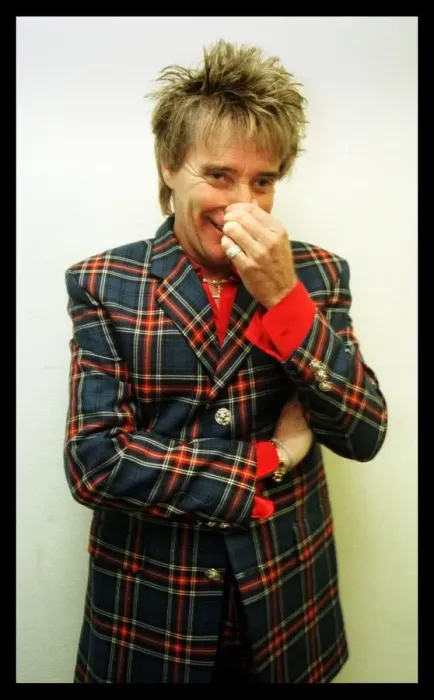 Framed Print : Rod Stewart in concert December 1998 Keil Germany wearing tartan suit tartan army
