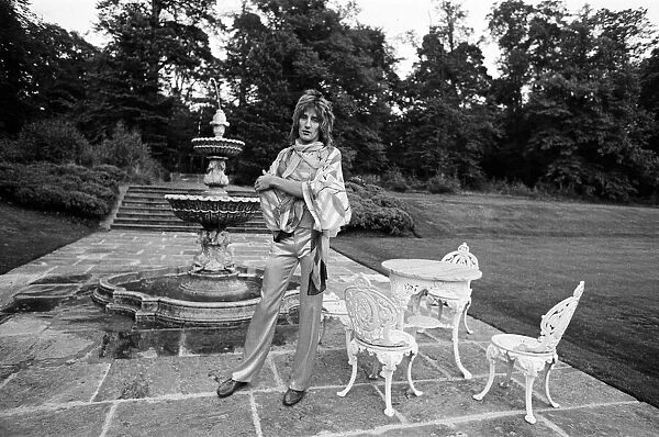 Rod Stewart in the garden of his home at Windsor, Berkshire. 15th August 1973