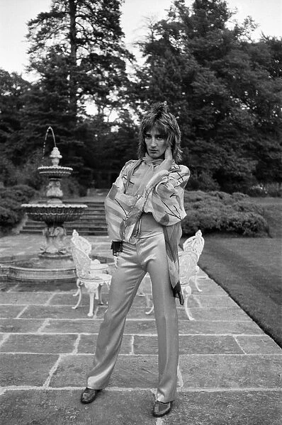 Rod Stewart in the garden of his home at Windsor, Berkshire. 15th August 1973