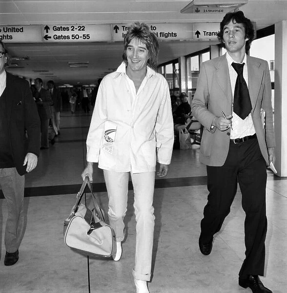 Rod Stewart at Heathrow airport. June 1977 R77-3358A-002