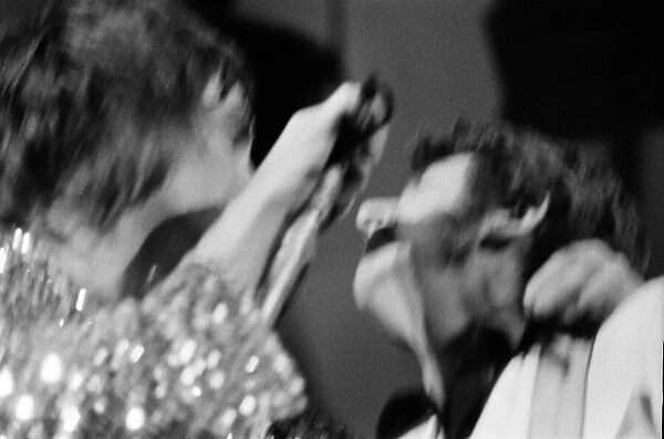 Rod Stewart (left) and bass player Ronnie Lane share the microphone