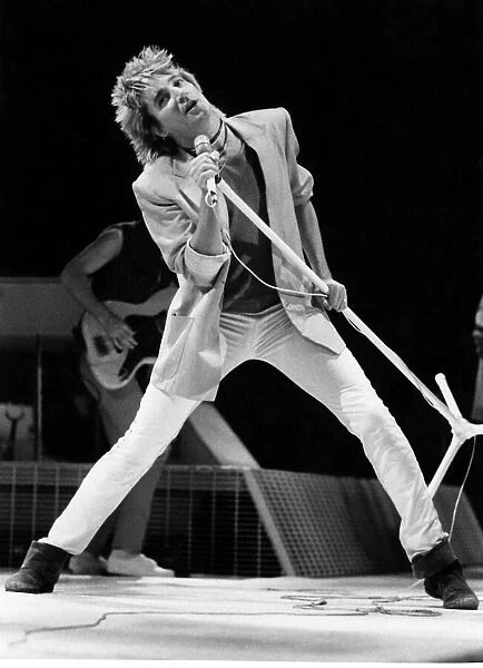 Rod Stewart performing - June 1983 vfr1
