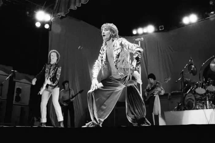 Framed Print : Rod Stewart performing on stage in Helsinki, Finland, during his European Tour 1976 Framed Print : Rod Stewart performing on stage in Helsinki, Finland, during his European Tour 1976