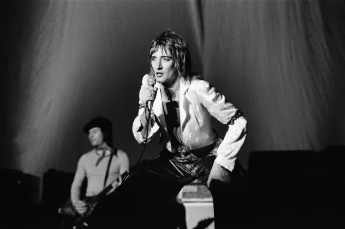 Framed Print : Rod Stewart performing on stage in Helsinki, Finland, during his European Tour 1976 Framed Print : Rod Stewart performing on stage in Helsinki, Finland, during his European Tour 1976