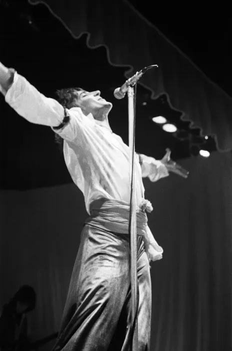 Framed Print : Rod Stewart performing on stage in Helsinki, Finland, during his European Tour 1976 Framed Print : Rod Stewart performing on stage in Helsinki, Finland, during his European Tour 1976