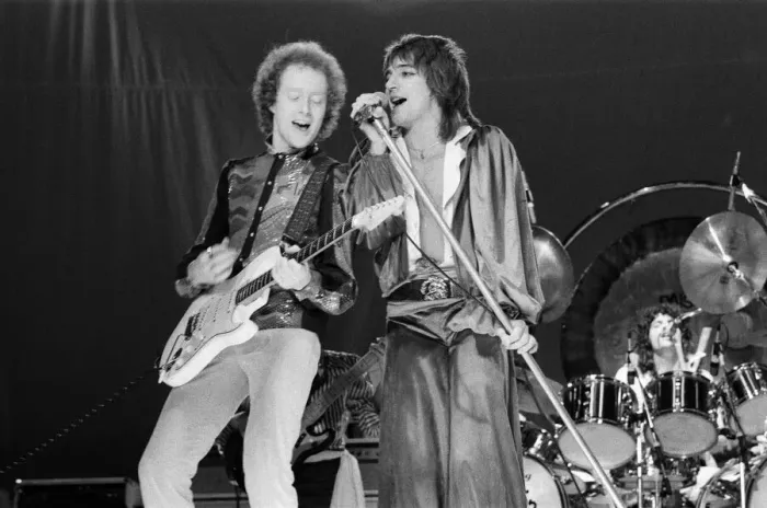 Framed Print : Rod Stewart performing on stage in Helsinki, Finland, during his European Tour 1976 Framed Print : Rod Stewart performing on stage in Helsinki, Finland, during his European Tour 1976
