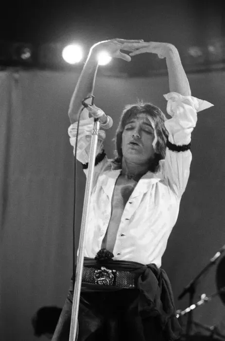 Framed Print : Rod Stewart performing on stage in Helsinki, Finland, during his European Tour 1976 Framed Print : Rod Stewart performing on stage in Helsinki, Finland, during his European Tour 1976