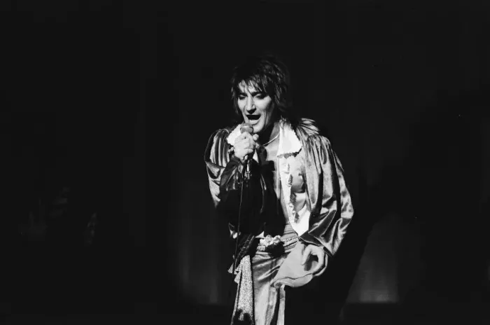 Framed Print : Rod Stewart performing on stage at the Odeon in Birmingham 30th November 1976 Framed Print : Rod Stewart performing on stage at the Odeon in Birmingham 30th November 1976