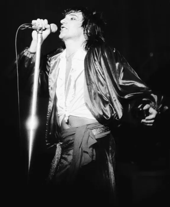 Framed Print : Rod Stewart performing on stage at the Odeon in Birmingham 30th November 1976 Framed Print : Rod Stewart performing on stage at the Odeon in Birmingham 30th November 1976