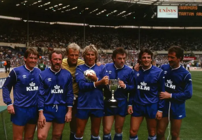 Framed Print : Rod Stewart singer with Scotland footballers June 1988 Framed Print : Rod Stewart singer with Scotland footballers June 1988
