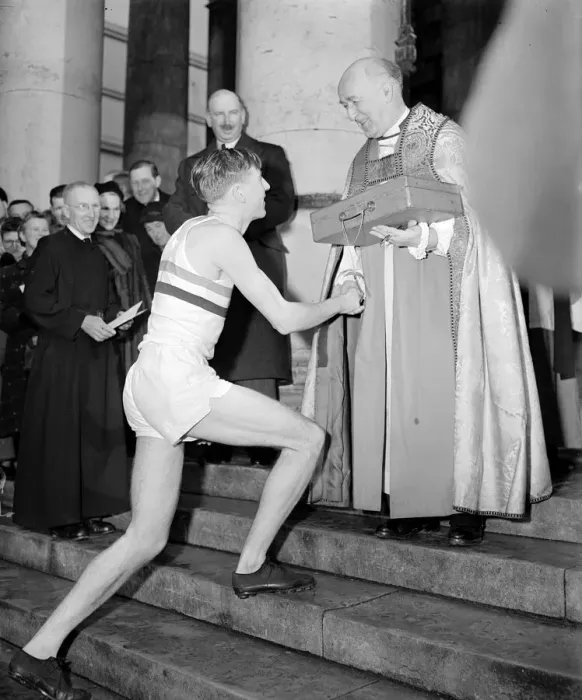 Framed Print : Roger Bannister arrives at the steps of St Martins in the Field with a red dispatch box Framed Print : Roger Bannister arrives at the steps of St Martins in the Field with a red dispatch box