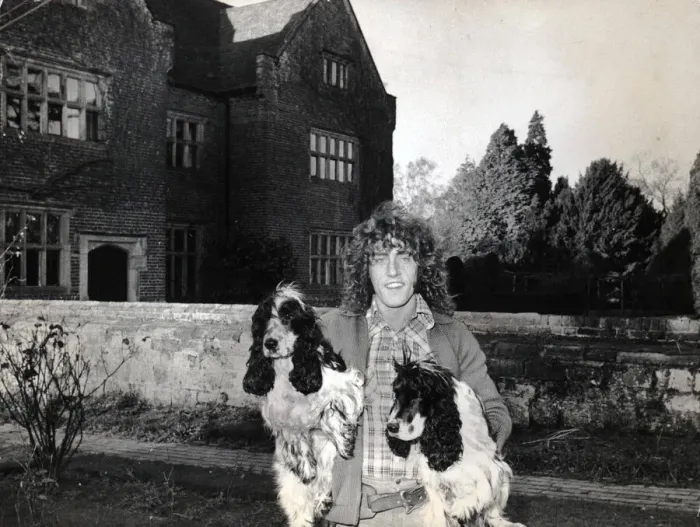 Framed Print : Roger Daltrey with Polly and Fred, at Holmshurst Manor his 35 acre East Sussex country