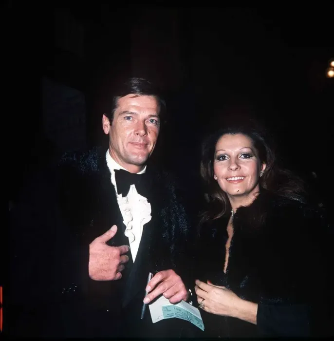Framed Print : Roger Moore Actor and wife Luisa Mattioli - February 1973 DBASE MSI Framed Print : Roger Moore Actor and wife Luisa Mattioli - February 1973 DBASE MSI