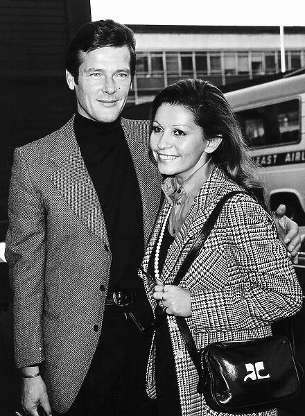 Roger Moore Actor with his wife Luisa - October 1972 at London