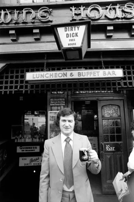 Framed Print : Roley Boles, manager of Dirty Dicks, with his nude lady, half-pint glass