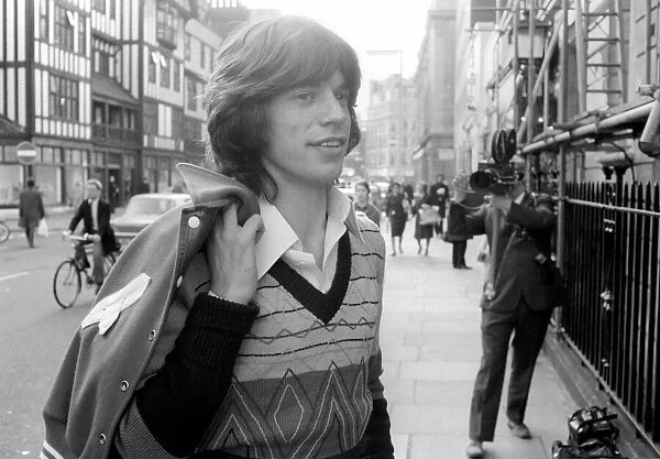 Rolling Stone: Mick Jagger attending court where Keith Richard & Anita Pallenberg at