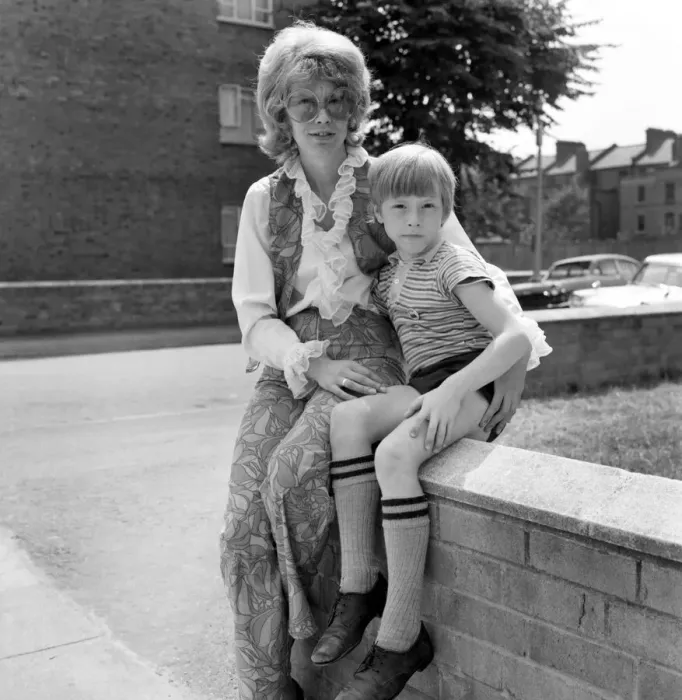 Framed Print : Rolling Stones: Death of Brian Jones (Pat Andrews and Son Mark). July 1969 Z06547-001 Framed Print : Rolling Stones: Death of Brian Jones (Pat Andrews and Son Mark). July 1969 Z06547-001