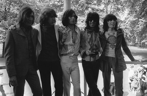Rolling Stones : Introducing the Mick Taylor (second left