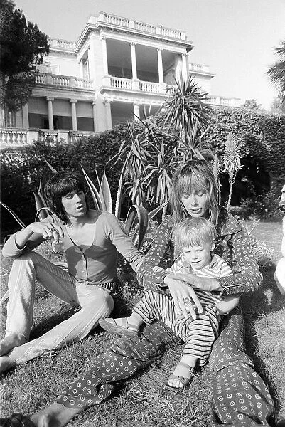 Rolling Stones: Keith Richard & Anita Pallenberg with their son Marlon at his home