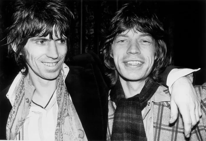 Framed Print : Rolling Stones, Keith Richards, with Mick Jagger, January 1977 after being let off by Framed Print : Rolling Stones, Keith Richards, with Mick Jagger, January 1977 after being let off by