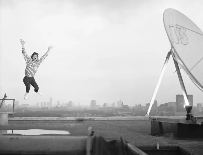 Framed Print : Rolling Stones: Mick Jagger on the roof of the Daily Mirror building in Holborn
