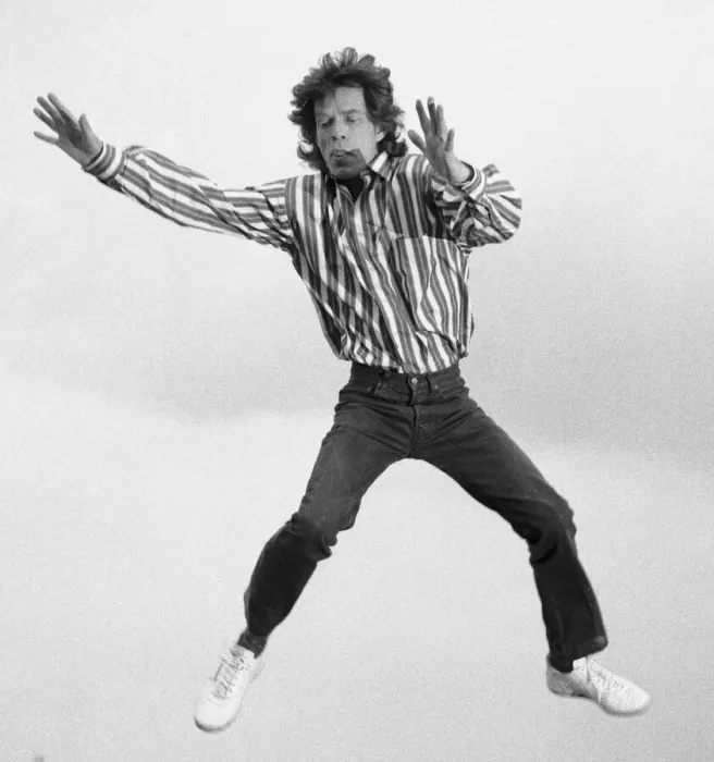 Framed Print : Rolling Stones: Mick Jagger on the roof of the Daily Mirror building in Holborn